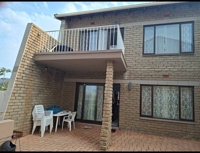 3 BEDROOM DUPLEX FOR SALE IN UVONGO BEACH